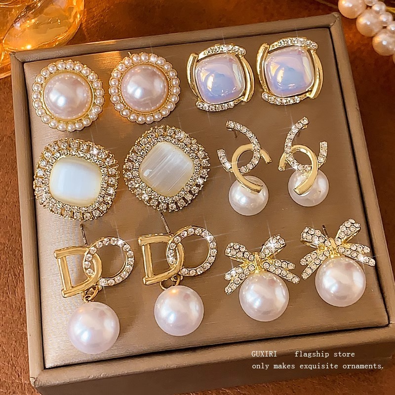 Brincos de pérola francesa femininos 2026 novo estilo de venda quente brincos de alta qualidade nicho luz luxo Retro req