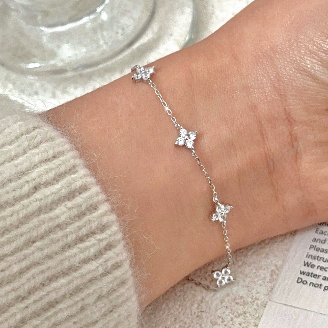 Pulseira combinada de prata esterlina s925 com trevo de quatro folhas e luz que não desbota em Oferta na Shopee