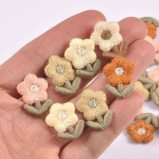 20 Pçs 17 * 22mm Multicolorido Bonito Flor Remendos Para Roupas Bordado Costura Accessroies DIY Decoração Headwear Apliq