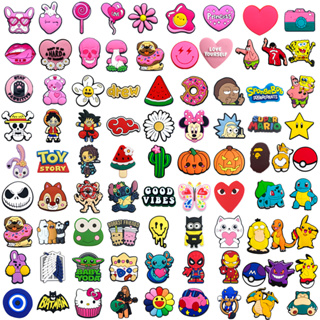 100 Estilo Sapato Encantos Decrations Dos Desenhos Animados Pequeno Fresco Anime Padrão Sandálias Fivela PVC Acessórios em Oferta na Shopee