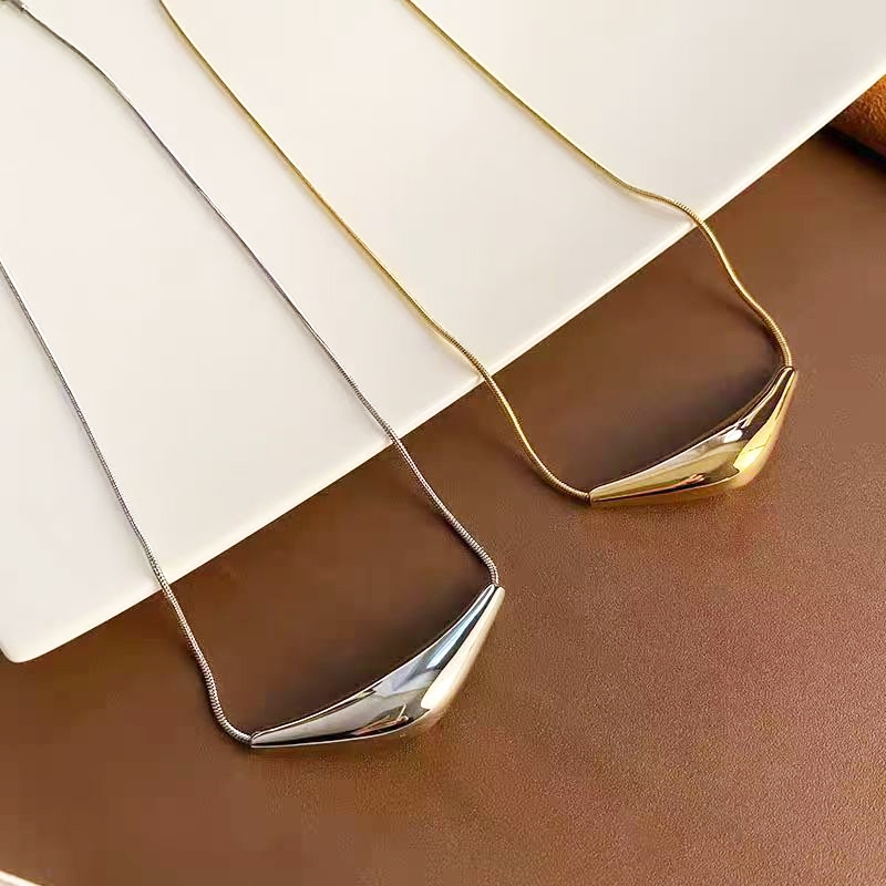 BRILHANTE {Minimalista Commuter Cool Style Geométrico Colar de aço de titânio Unissex Design de nicho Corrente de clavíc