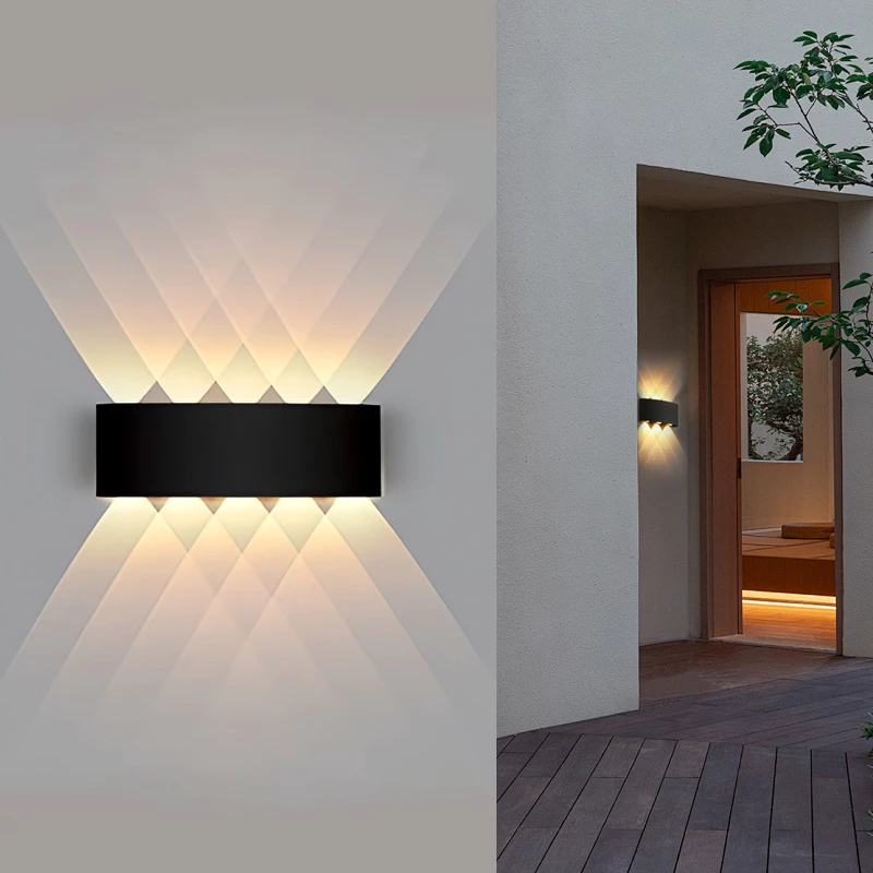 Arandela 10 Leds Luminaria Meia Lua 10w cor Preto Bivolt Resistente a Agua Led Branco Quente 3000k