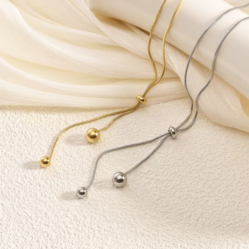 Colar longo de aço inoxidável com bola ajustável brilhante, à prova de suor, à prova d'água, não desbota, nicho simples em Oferta na Shopee