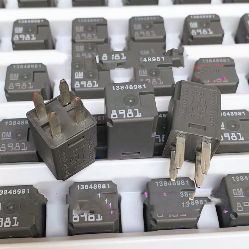 Relé de relé de relé 13848981 Relé de carro de 4 pinos PA66-GF33 DC12V 20A
