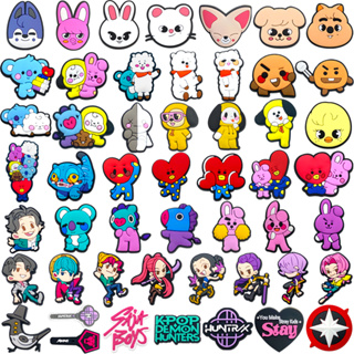 Coreano Menino E Menina Grupo Ídolos MEIDJ Sapato Encantos Sandálias Pingente Botão Tamanco Pinos Presentes Para Fãs em Oferta na Shopee