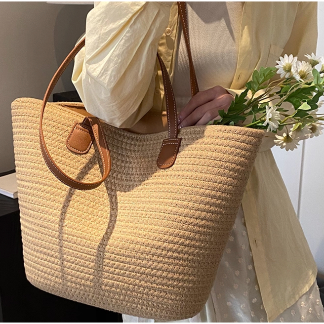 Bolsa de palha de grande capacidade para férias casuais praia portátil nova moda bolsa de ombro tecida em Oferta na Shopee