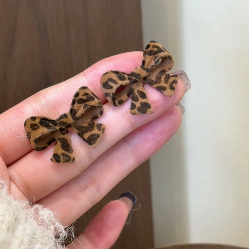 Retro Merad leopardo impressão veludo arco brincos moda feminina estilo Hong Kong brincos de alta qualidade