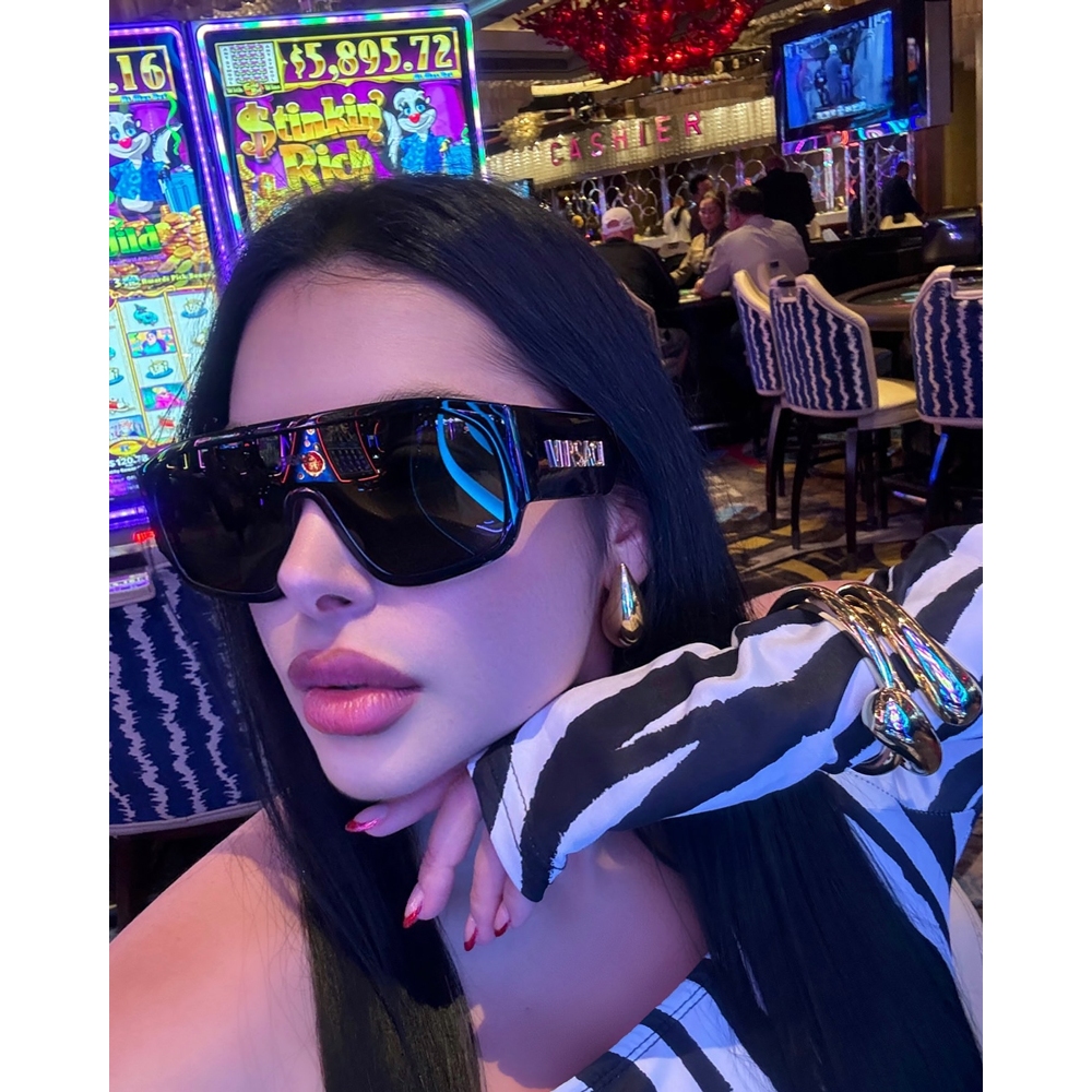 2026 novo estilo de marca de luxo moda clássico óculos de sol, Unisex, feminino único ao ar livre rua tiro viagem conduç em Oferta na Shopee