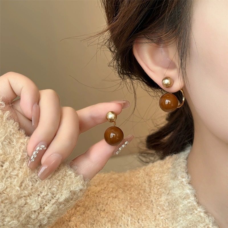 Merad café cor Retro contraste cor bola brincos feminino nicho Design um estilo brincos de duas peças luz luxo elegante 