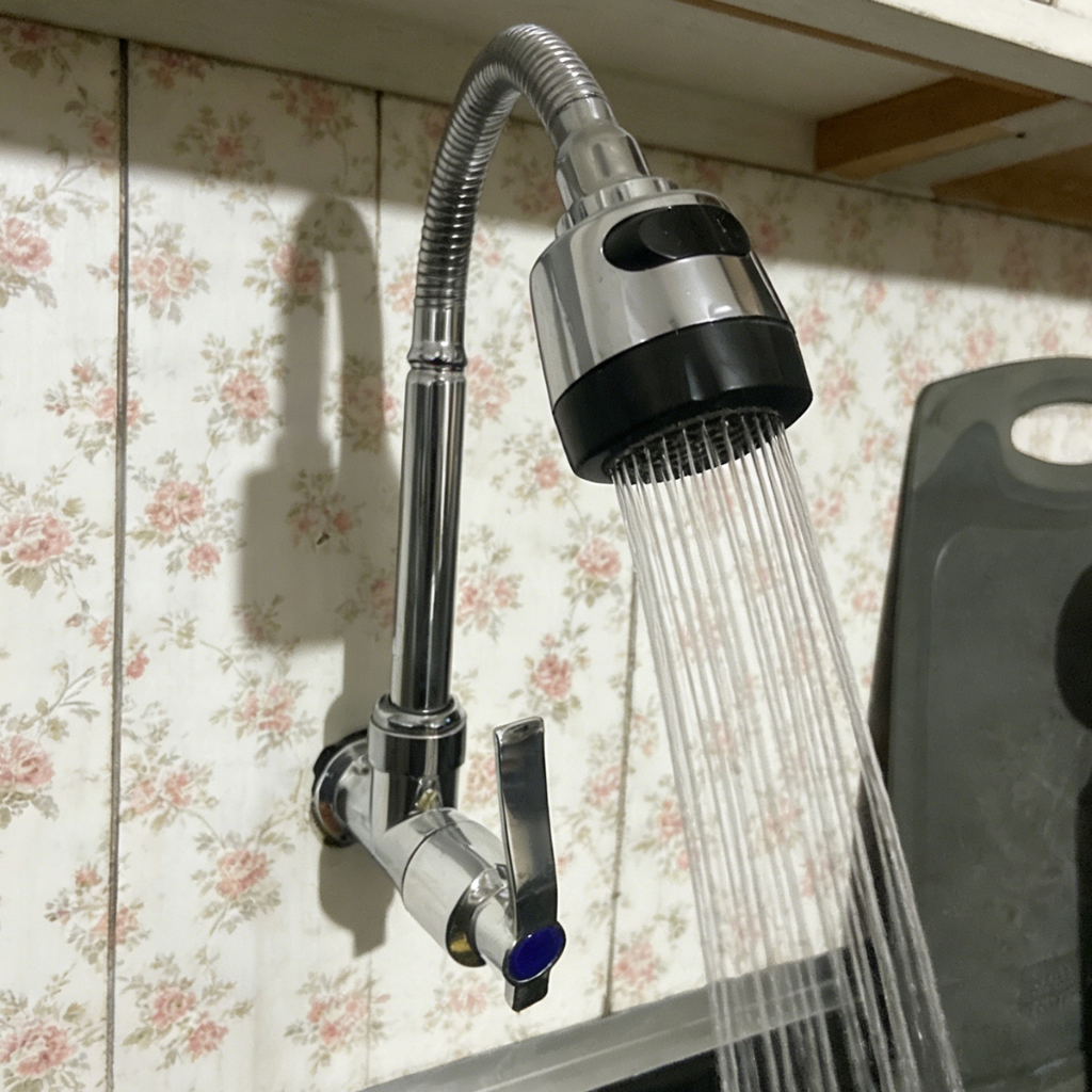 Torneira Gourmet com chuveiro - Torneira para cozinha luxo Torneira com rotação de 360° parede Duplo Jato Cone 1/4 em Oferta na Shopee