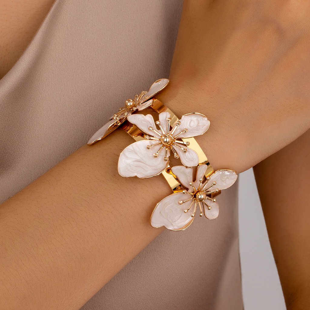 Moda Verão Borboleta Flor Pulseira Ajustável Braçadeira De Metal Jóias Para Presente Do Feriado Feminino