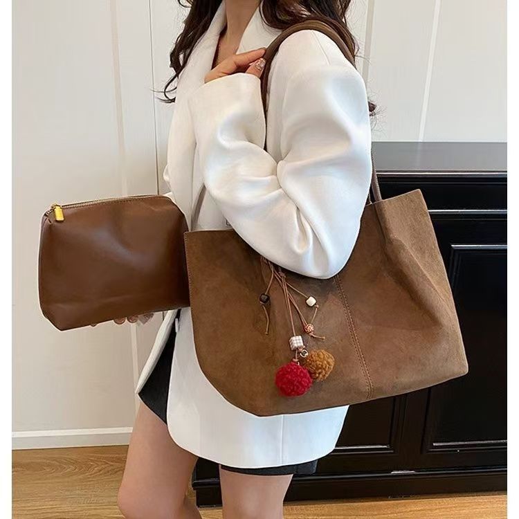 Duas Bolsas De Alta Qualidade Com Sensação Fantástica , Disponíveis Em Dois Estilos : Bolsa De Ombro E crossbody .