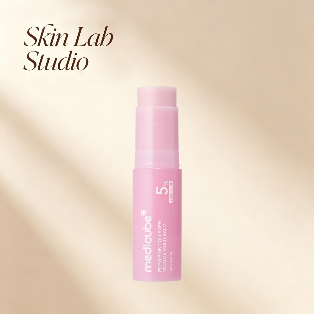 Bastão de tratamento Medicube PDRN Pink Collagen Volume Multi Balm de 10g em embalagem rosa suave, destacando a fórmula com 5% de Volufilina.