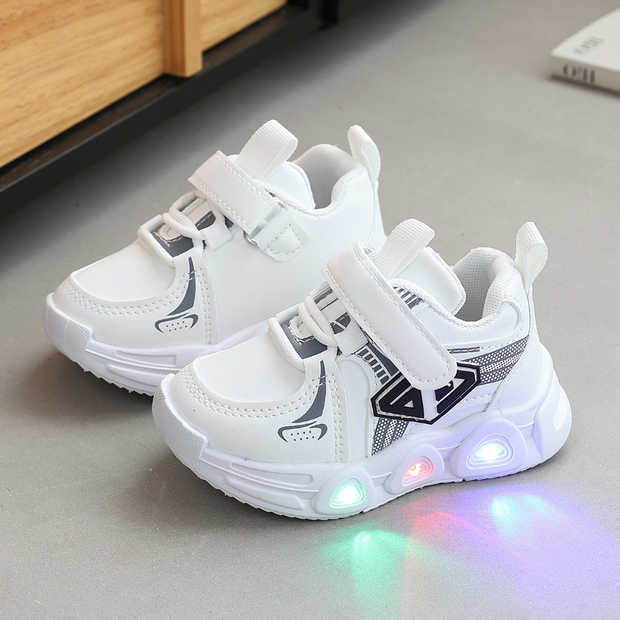 Novo Tênis infantil menino sapatos casuais moda menina tênis de corrida Leve e macio LED