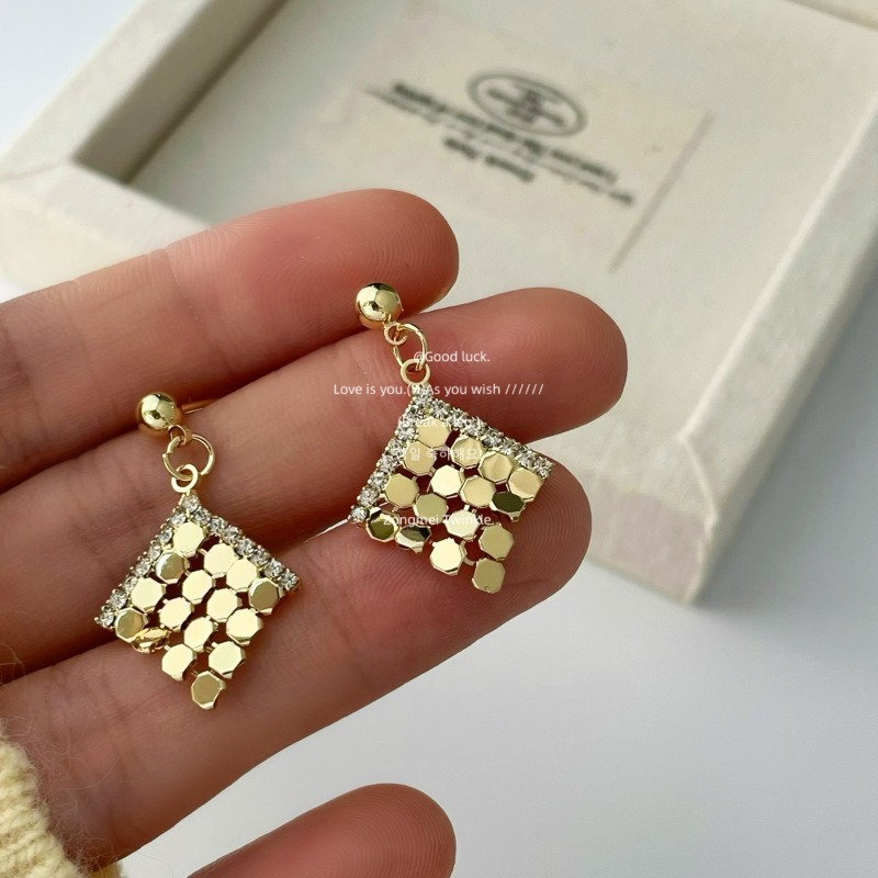 Brincos de diamante de lantejoulas de luxo leve Brincos de borla de diamante de alta qualidade Brincos elegantes para vi