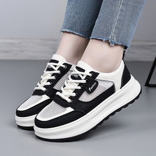 Sapatos brancos de malha de verão femininos tênis respiráveis aumentados com sola grossa