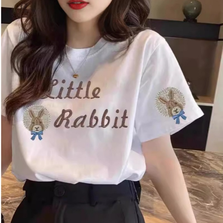 Camiseta feminina branca de manga curta de algodão puro com gola redonda estampada