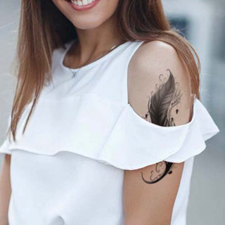 Simulação de Adesivos de Tatuagem de Longa Duração à prova d