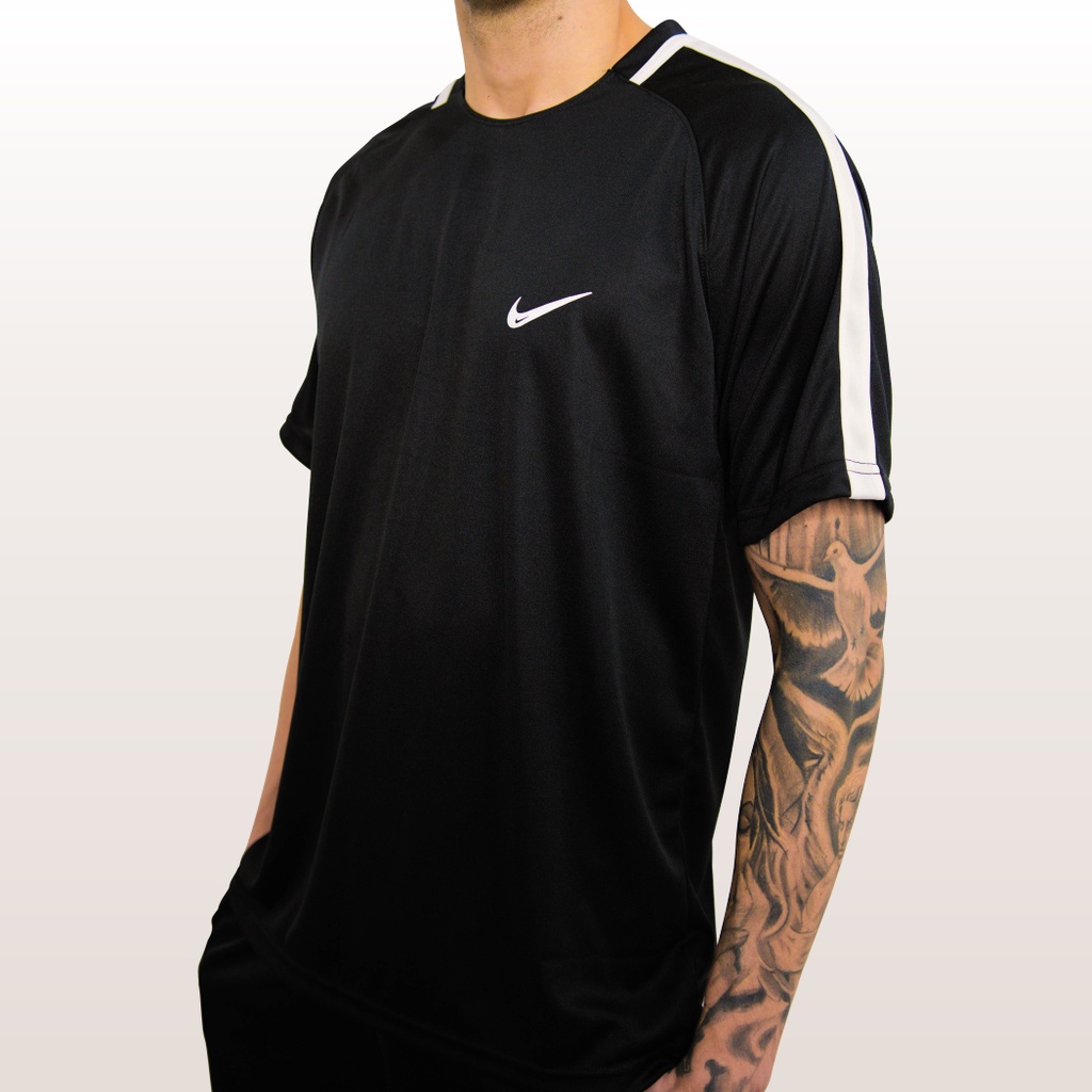 Camisa Dry Fit Masculina Camiseta de Treino e Esporte em Poliester - Corre  Que Ta Baratinho