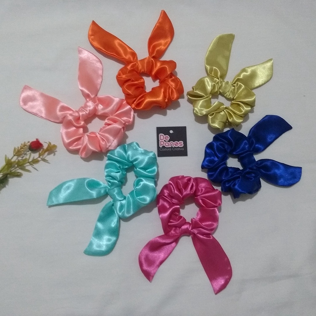 Scrunchie em Cetim com Lacinho Modelo Orelha de Coelho