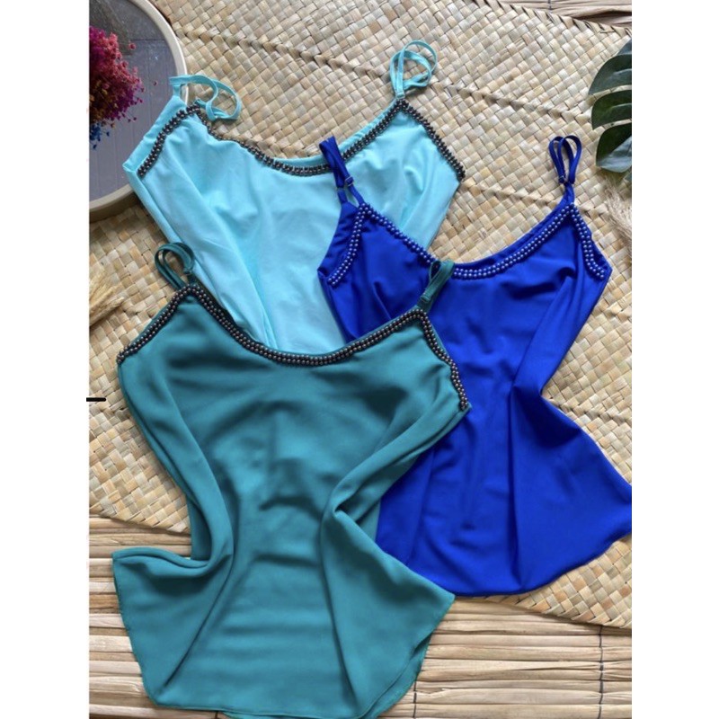 Blusa bordada e pedraria