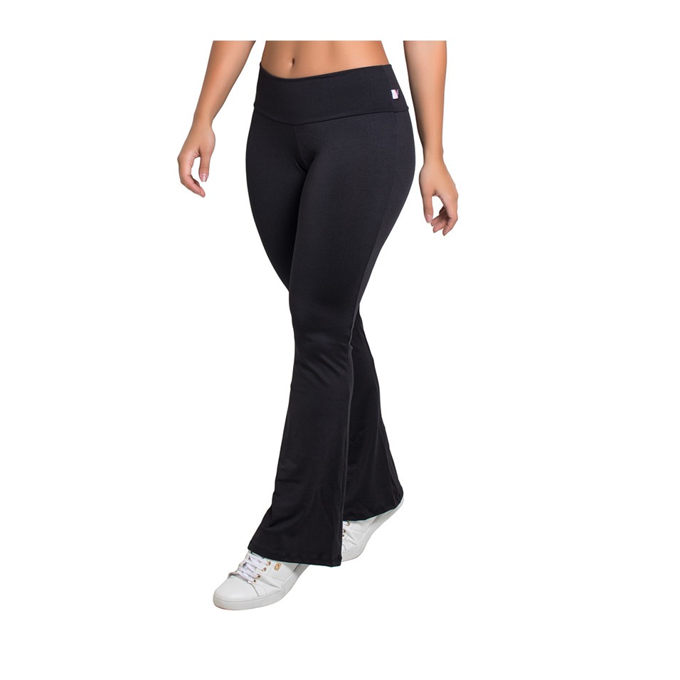 calça preta cintura alta boca de sino