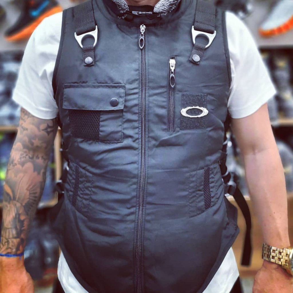 oakley ap vest