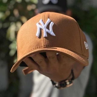 Bone Aba Curva Snapback NY New York Yankees New Era Marrom/Branco