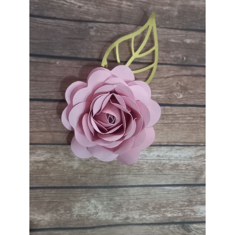 🔥 OFERTA 🔥 Flor Rosa 3D (1 unidade) de papel color plus para topo de bolo  ou decoração com folha dourada ( A mais barata!) | Shopee Brasil