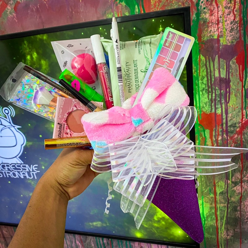 Buquê de Maquiagem Pequeno: Onde Comprar | BuscaProdutos