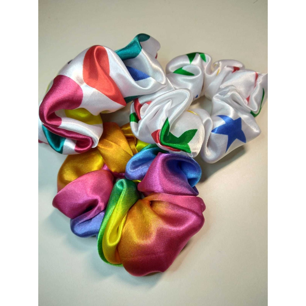 Scrunchies Prendendor Xuxinha de Cabelo de Cetim Anti-frizz Estampado Poá Bolinha Estrela Diversas cores.
