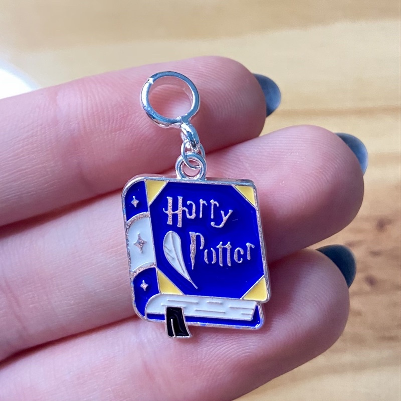 Berloque Harry Potter Livro Pandora Vivara Life Banhado a Prata 925