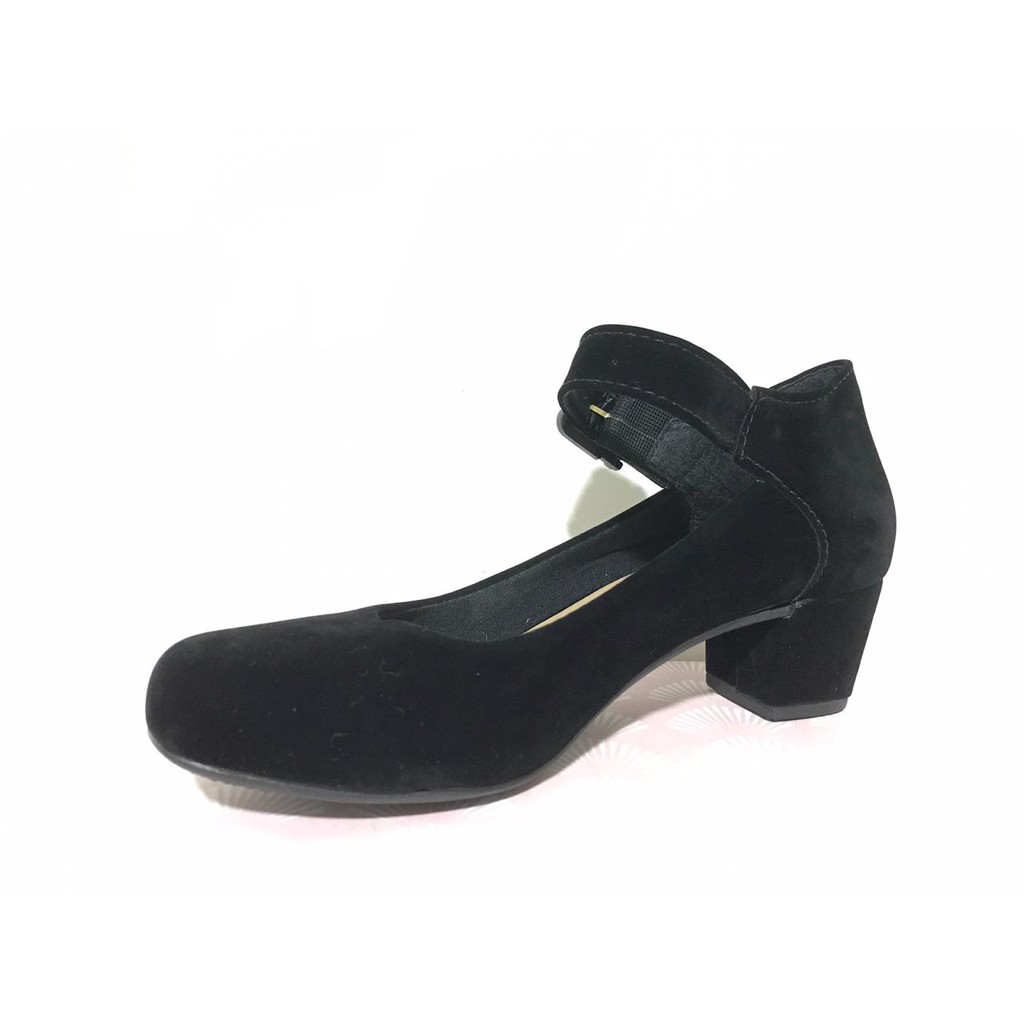 salto baixo preto fechado