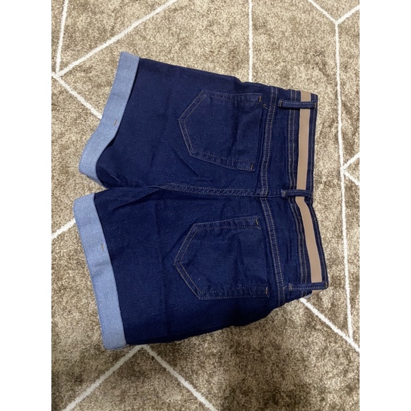 short jeans com lycra + cinto — imagem 2 de 2