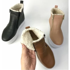 Tênis Botinha casual com pelinhos forrada