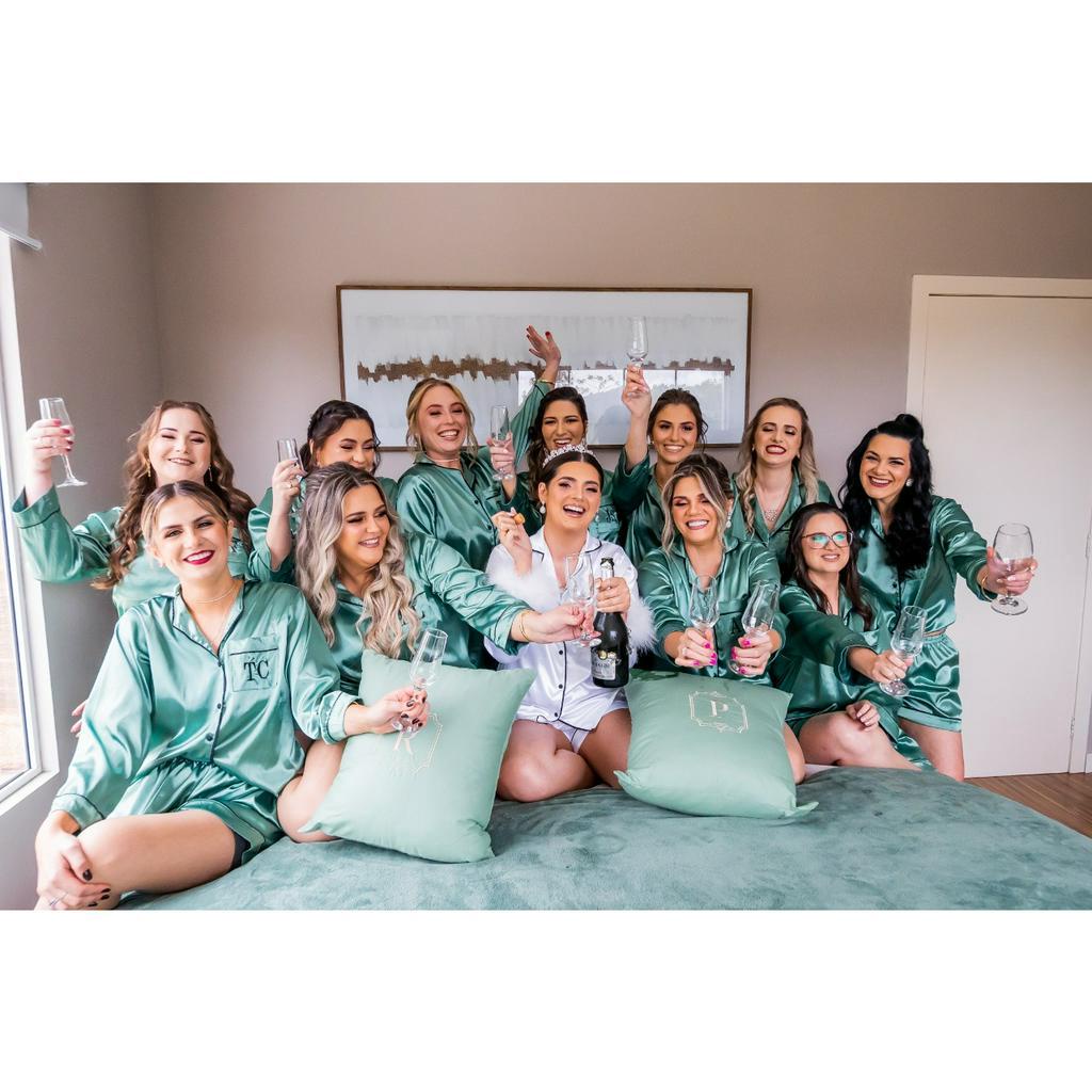 Conjunto de Pijamas Personalizados para Noiva e Madrinhas - Pijama Americano de Cetim.
