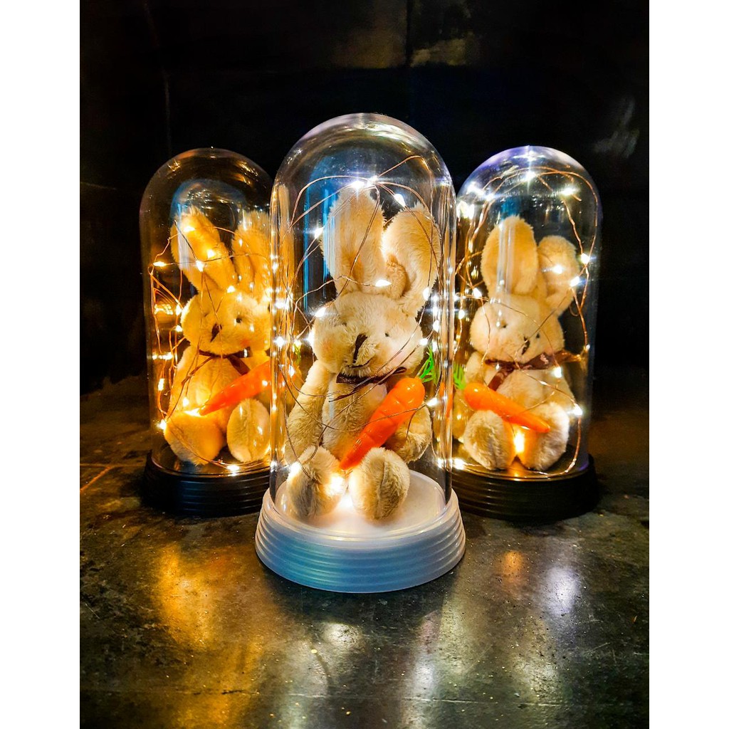 Luminária Redoma com Coelhinho de Páscoa Cúpula com Coelho de Pelúcia com Cenoura