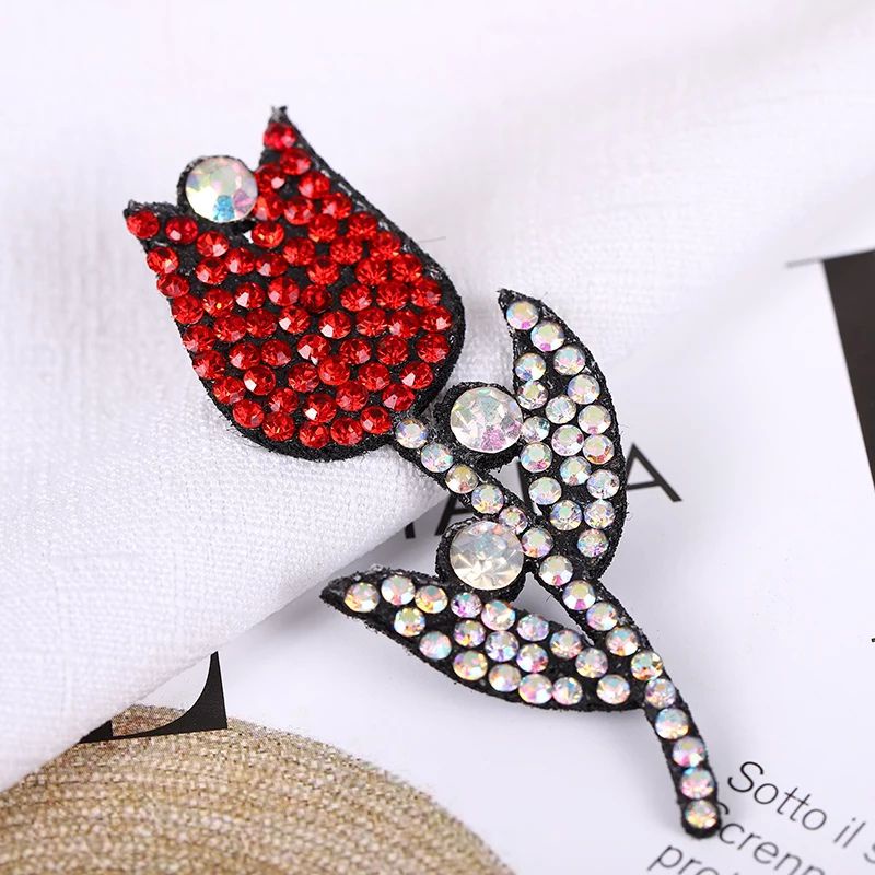 kit 5 Aplique de Roupa Patch Bordado Strass Flor Tulipa Vermelha p/Colar ou Costurar