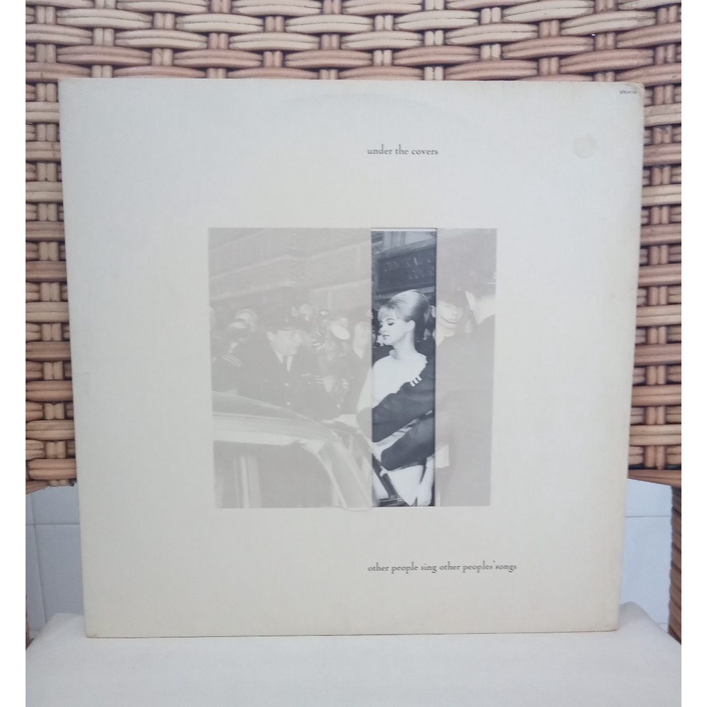 LP Under The Covers (Other People Sing Other People's Songs) com Jesus & Mary Chain Echo & The Bunnymen Pretenders