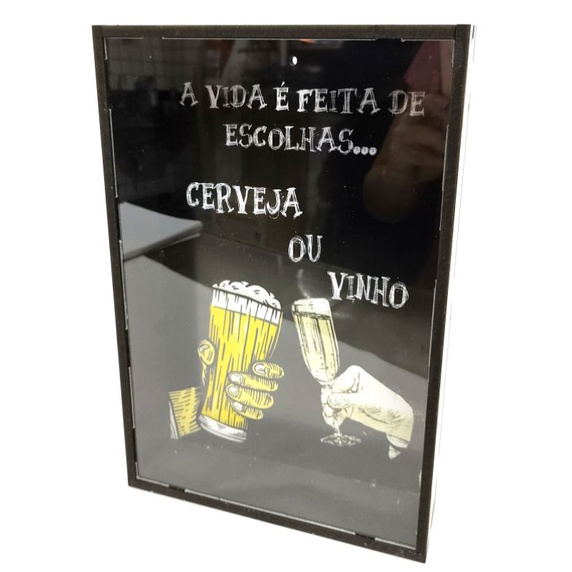 Quadro porta rolhas e tampinhas de garrafas decorativo