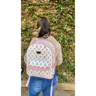 Mochila Louis Vuitton branca com monograma da marca