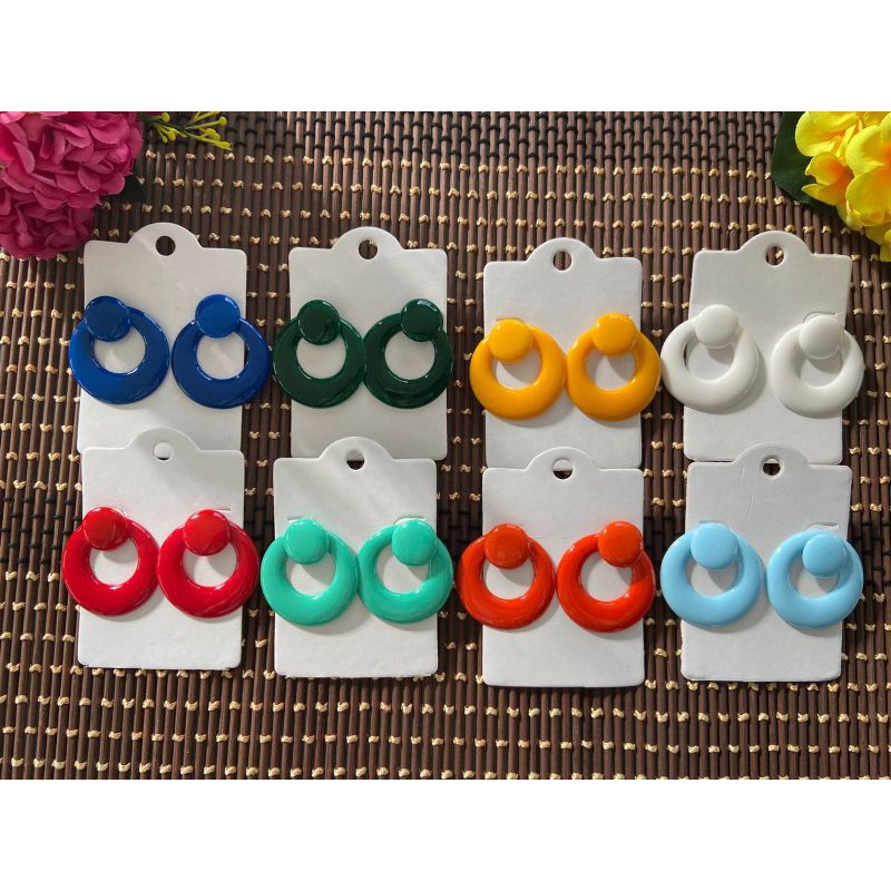 Kit com 5 pares de brincos argolas 2 em 1 resinas sortidos