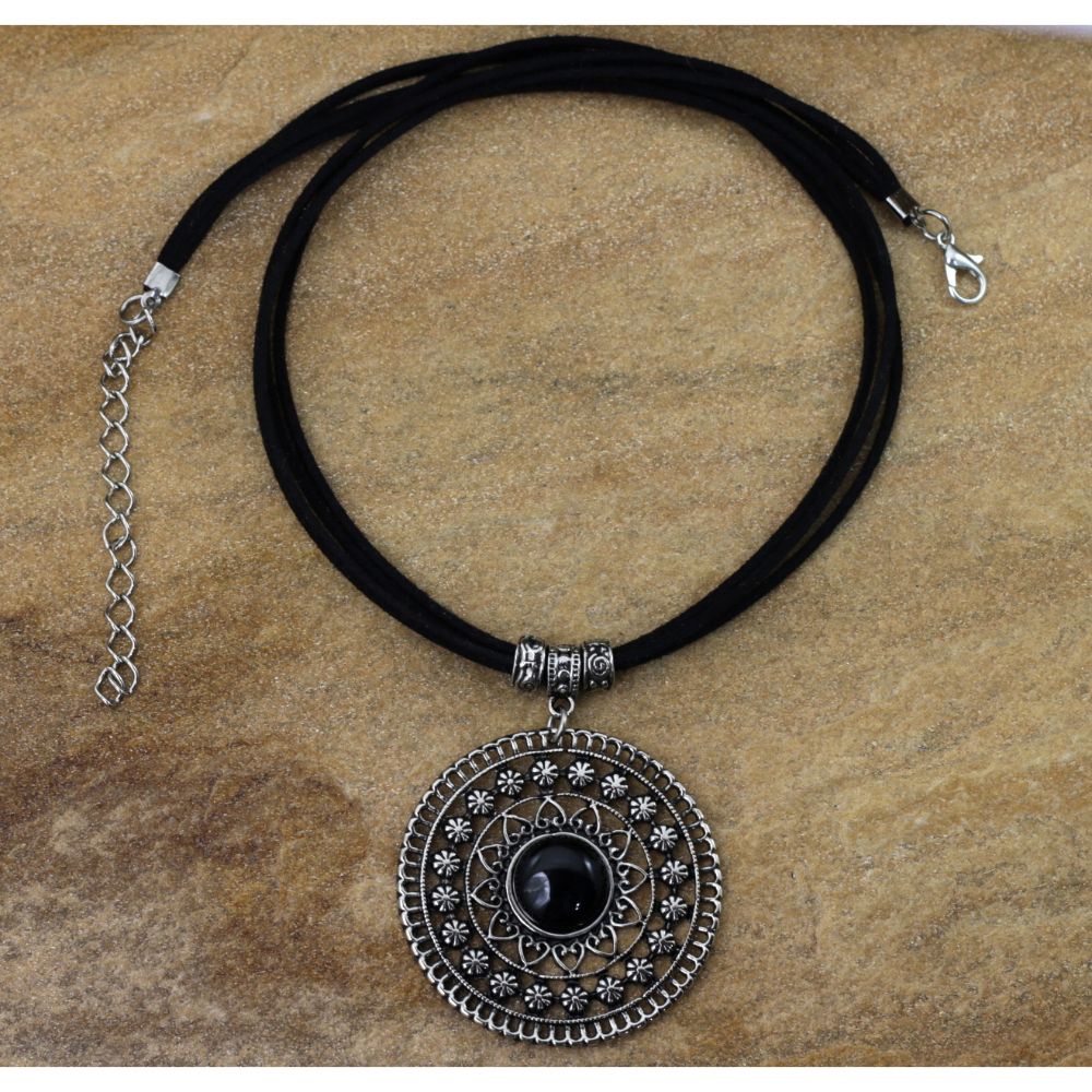 Colar Mandala De Couro Preto Com Pedra Bijuterias