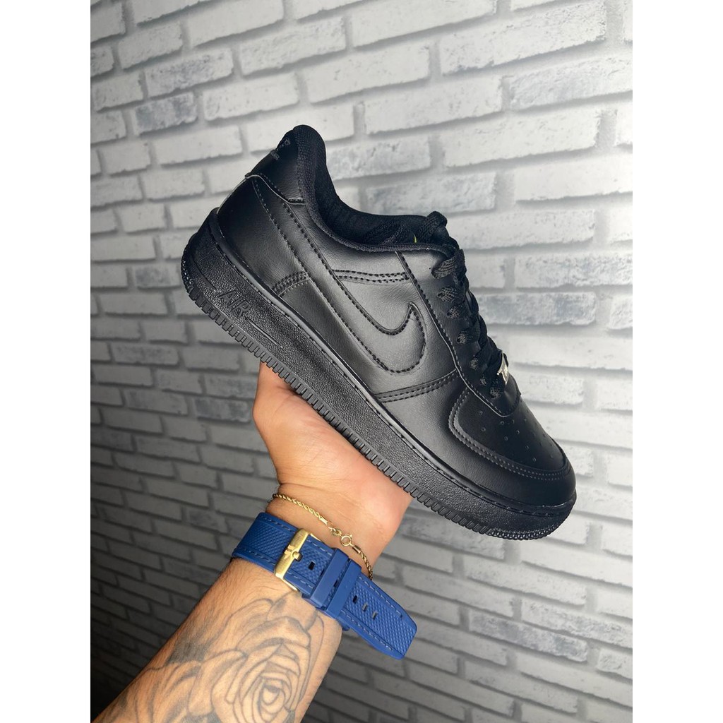 tenis com o simbolo n