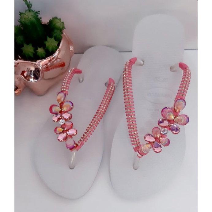 Chinelo Feminino Customizado com Pedraria Rosa