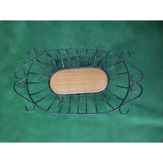 Fruteira oval de mesa em madeira e ferro artesanal