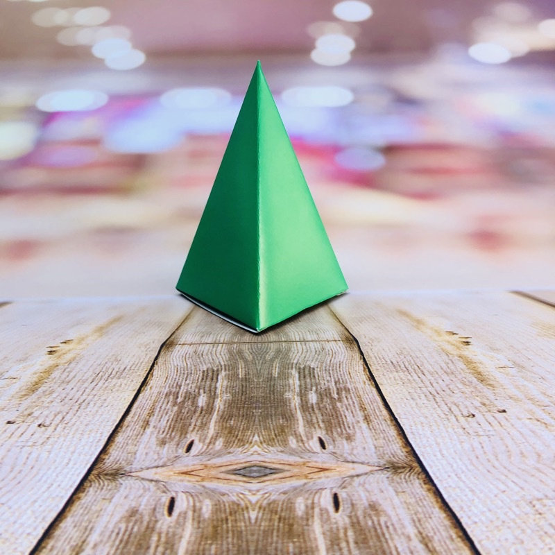 8 caixa cone pirâmide lembrancinha festas doces cores e temas VERDE BANDEIRA 77.7