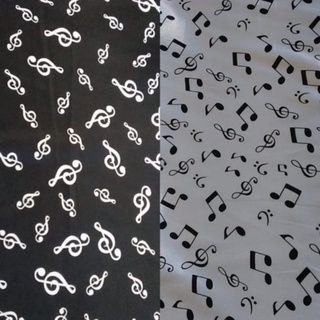 Tecido Cetim Estampado Música Preto/ Branco - Tamanho 1,50m x1,00m