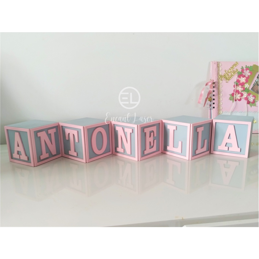 Cubo Decorativo com 2 letras em cada cubo e Moldura! Tamanho 8x8x8 e 6x6x6 Para decorar o quarto do bebê!