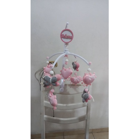 Mobile de berço musical e giratorio borboleta rosa cinza
